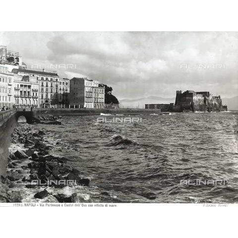 Napoli, via Partenope Castel dell ovo, Stampa fotografica, Alinari For Discount